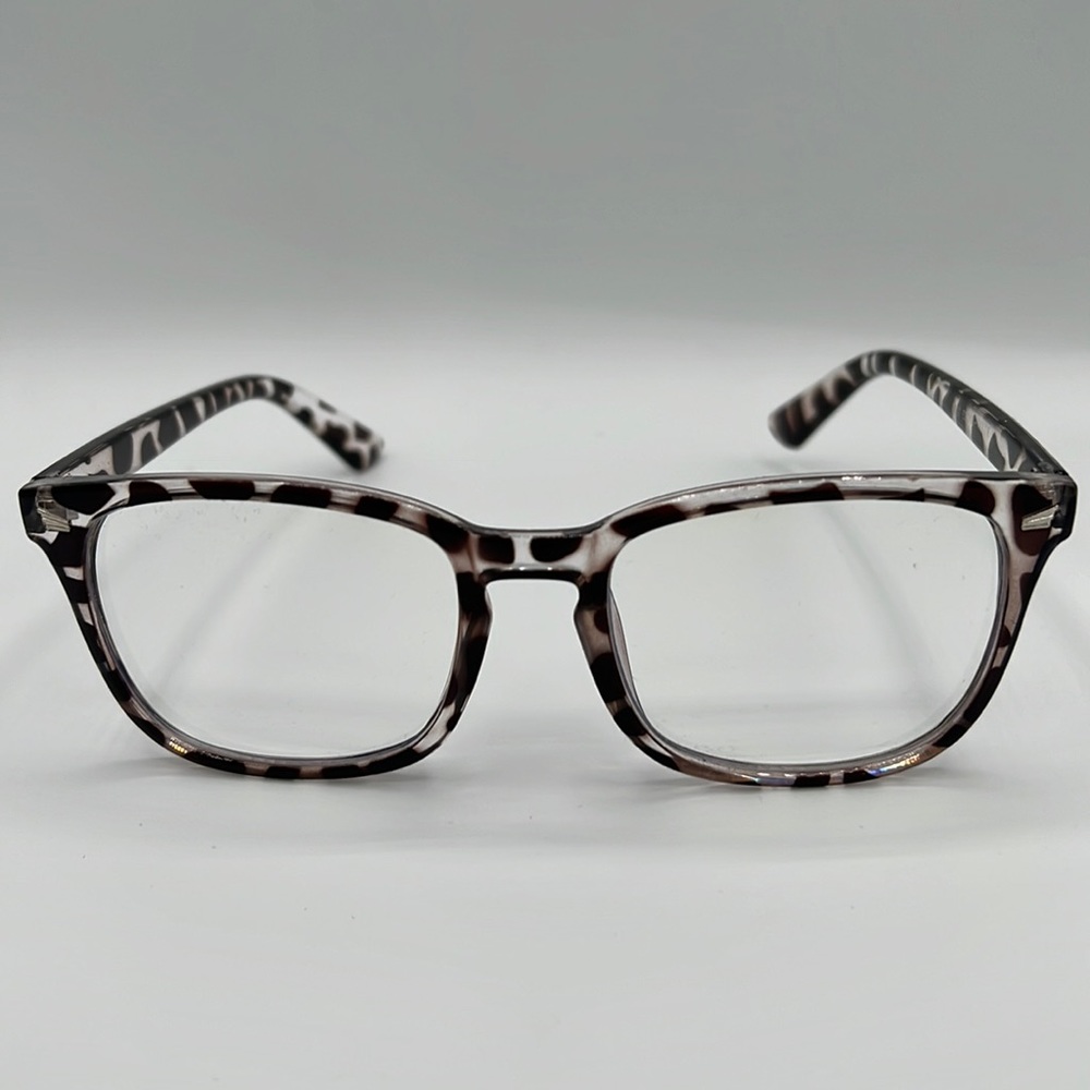 Gray and black tortoiseshell classic frames